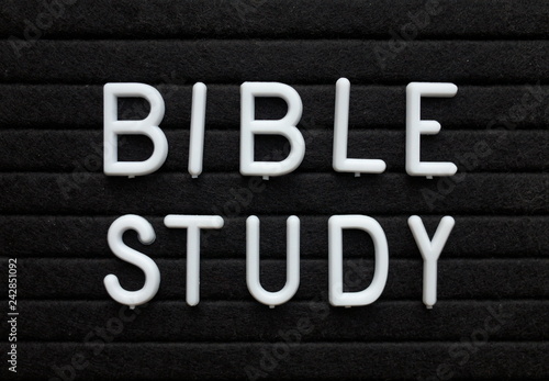 Fotografi The words Bible Study in white plastic letters on a black letter board as a remi