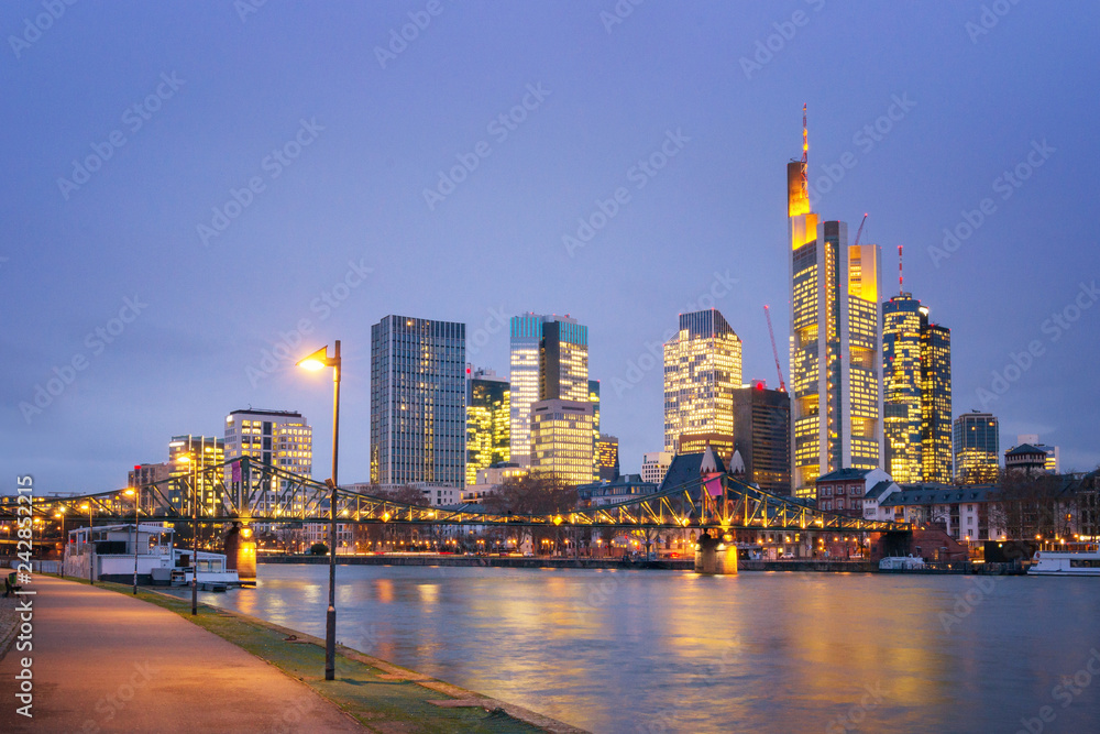 Obraz premium Frankfurt am Main at Dusk