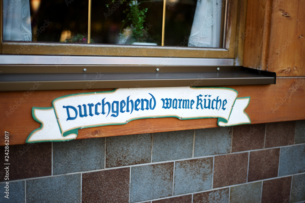 Obraz premium Durchgehend warme Küche