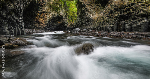 Fototapeta Naklejka Na Ścianę i Meble -  Rapid flow of a stream between rocks
