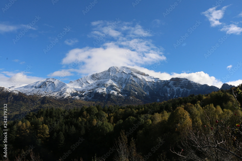 Espectaculares montañas nevadas en Piedrafita Espectaculares montañas nevadas en Piedrafita