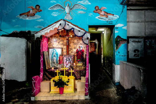 Hausaltar in im Treppenhaus in Mexico City