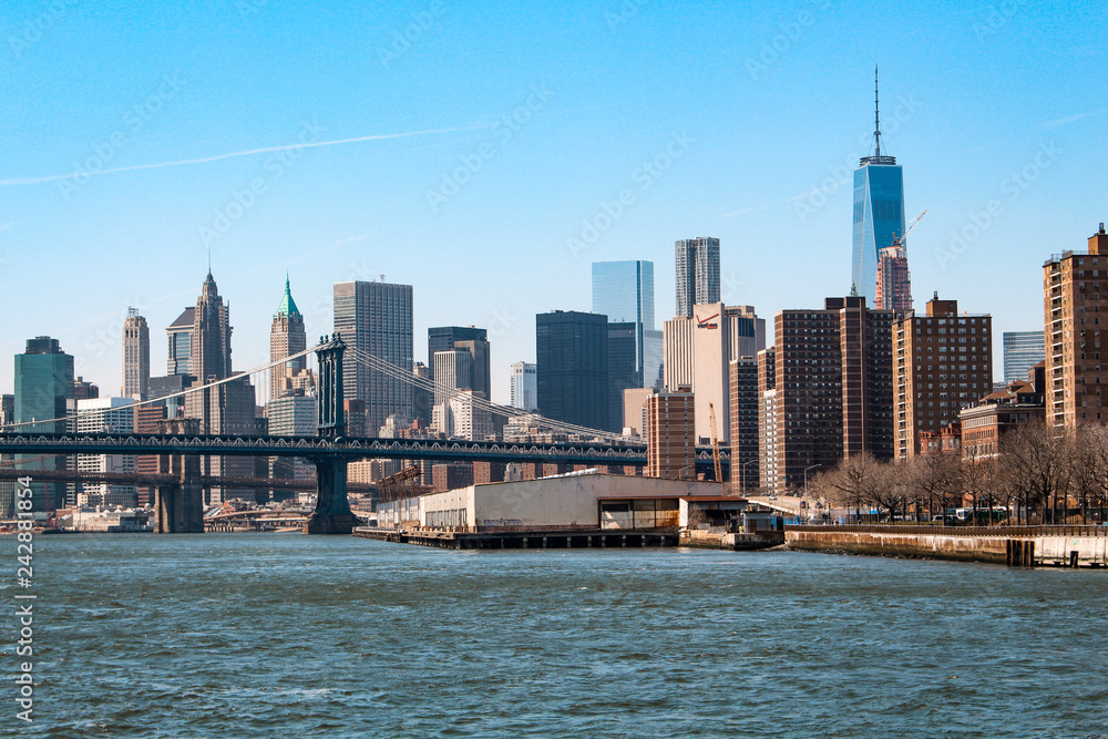 Fototapeta premium Skyline von NewYork mit Manhattan Bridge