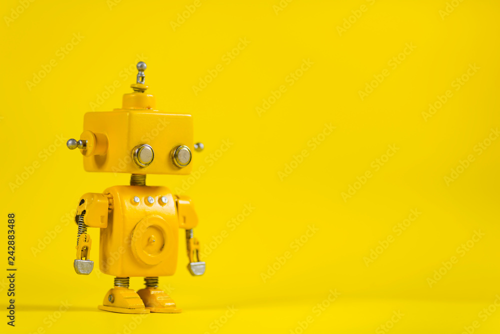 Robot on a yellow background. - obrazy, fototapety, plakaty 