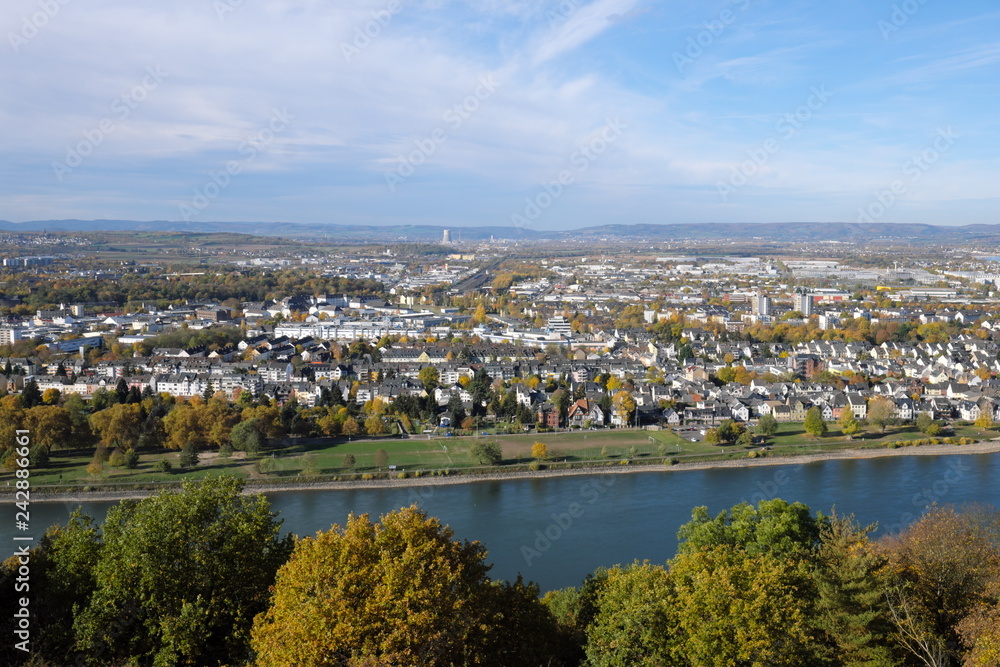 Koblenz Blick auif den Stadtteil Neuendorf und den Rhein - Stockfoto Koblenz Blick auif den Stadtteil Neuendorf und den Rhein - Stockfoto