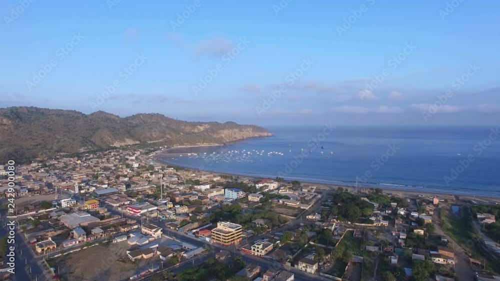 Puerto López (16,000 inhabitants) is a small fishing village set in an arched bay on the Pacific coast in the Ecuadorian Manabí Province. Puerto López (16,000 inhabitants) is a small fishing village set in an arched bay on the Pacific coast in the Ecuadorian Manabí Province.