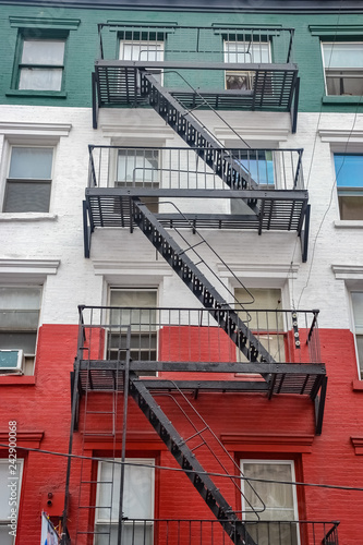 Obraz na płótnie Building painted with the colours of the italian flag, Little Italy, New York City, United States w salonie