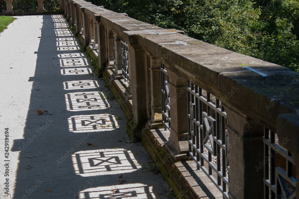 Balustrade im Streiflicht Balustrade im Streiflicht