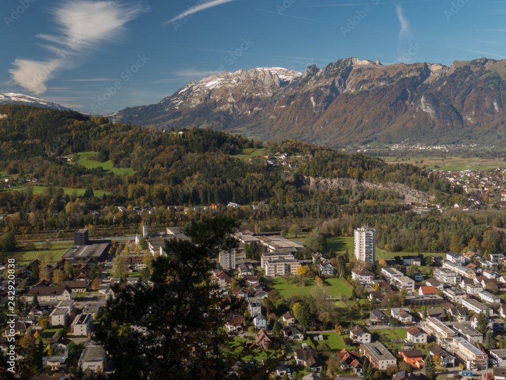 Blick von den Bergen auf Feldkirch im Rheintal