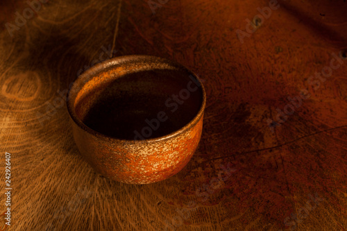 Obraz na płótnie Anagama Fired Bowl on Wood Background w salonie