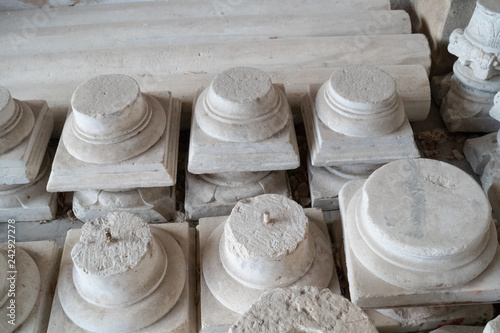 Obraz na płótnie broken clay pillar base w salonie