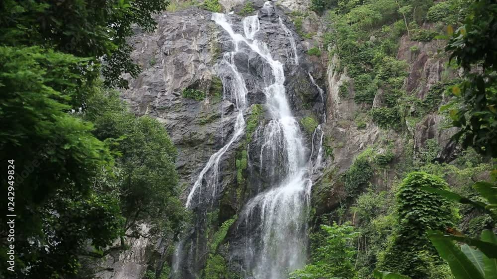 Klong Lan waterfall in Klong Lan national park at Kamphaeng Phet, Thailand Klong Lan waterfall in Klong Lan national park at Kamphaeng Phet, Thailand