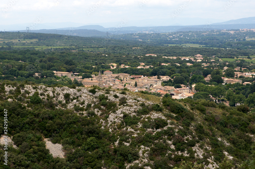 Village de Collias dans le Gard