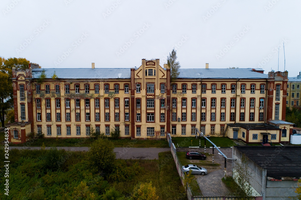 The building of a weaving factory in Likino-Dulyovo.
