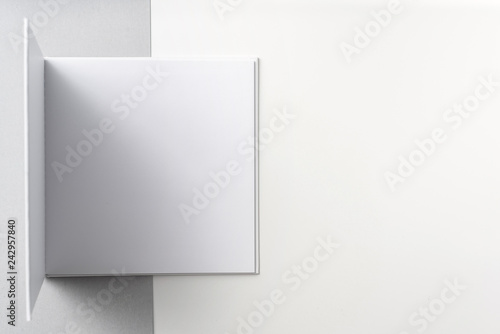 Φωτογραφία white hardcover notebook with open cover