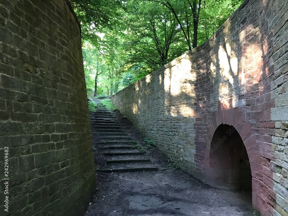 Φωτογραφία Ruine im Luitpoldpark in Landau Pfalz (Rheinland-Pfalz)