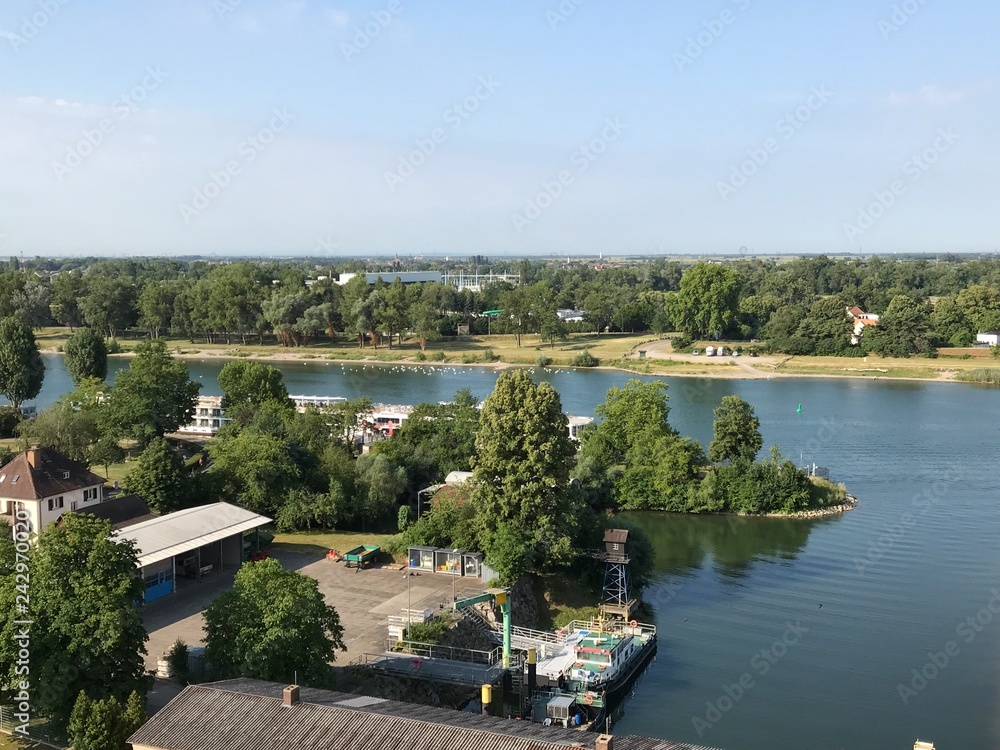 Fototapeta premium Breisach am Rhein (Baden-Württemberg) mit Blick auf Frankreich