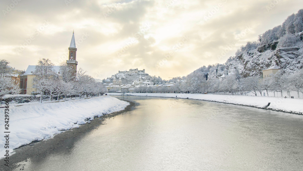 Fototapeta premium Winterliches Salzburg