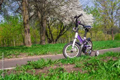 two-wheeled white-purple bike with extra side wheels