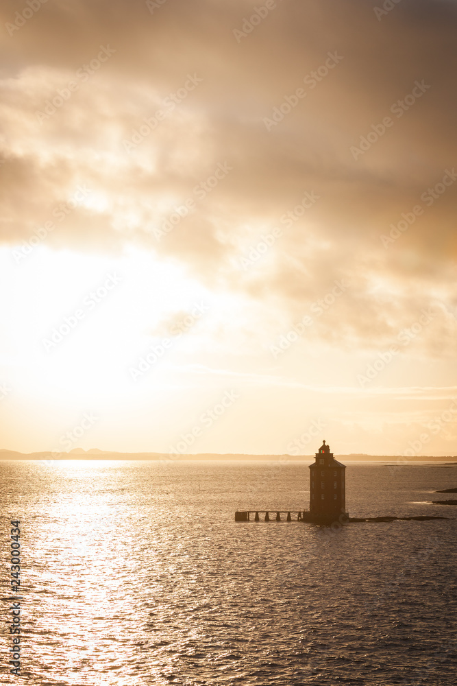 Leuchtturm am Meer, Sonnenuntergang