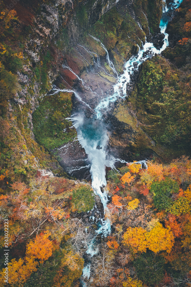 ドローン 空撮 秋 紅葉の日光 華厳の滝 Aerial View Of Kegon Falls In Nikko Japan Stock 写真 Adobe Stock