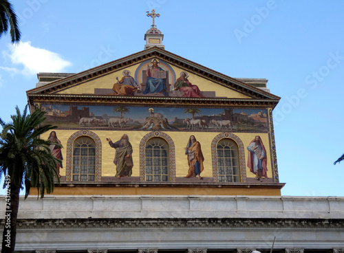 Basílica de San Pablo Extramuros, una de las cuatro basílicas mayores católicas. Roma. Según la tradición es el lugar donde el apóstol Pablo fue enterrado,arte paleocristiano. photo
