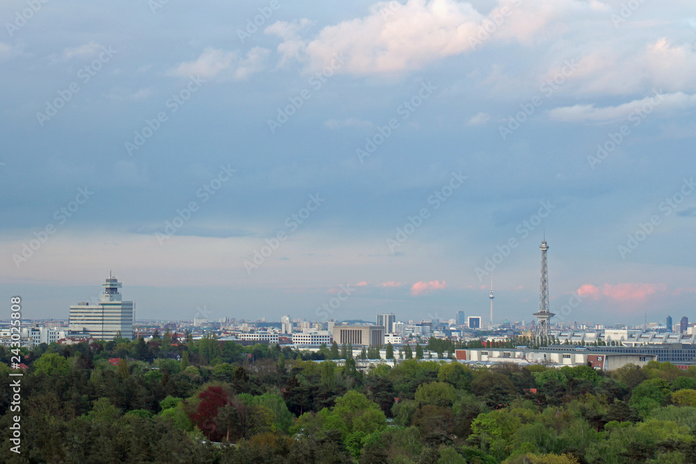 Berlin Fernsehturm und Funkturm 2