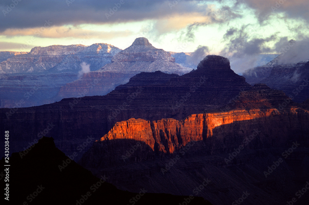Fototapeta premium Columbus Point, Grand Canyon National Park at sunset in the winter