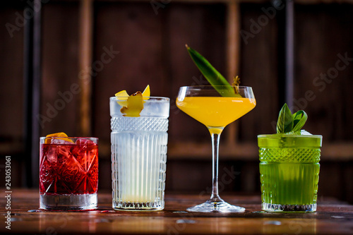 Cuadro en lienzo Image of colorfull coctails in the bar, mixology concept