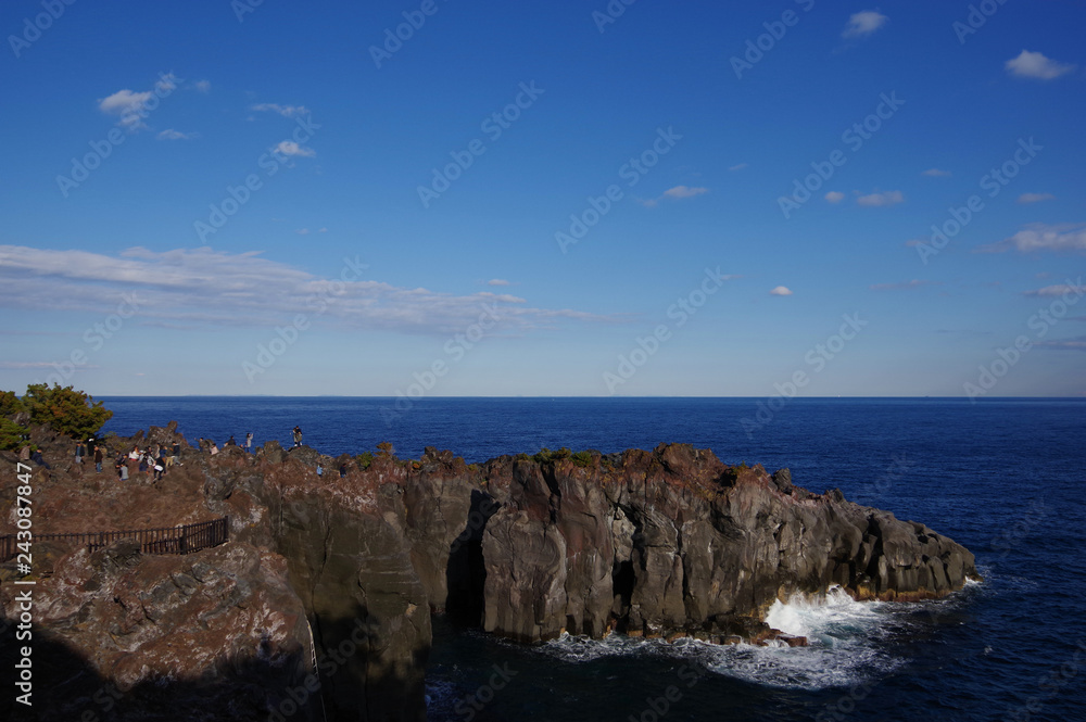 伊豆城ヶ崎海岸より、大海大島を望む 伊豆城ヶ崎海岸より、大海大島を望む
