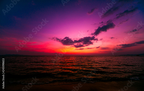 Beautiful tropical beach. Sunrises and sunsets. Ocean.