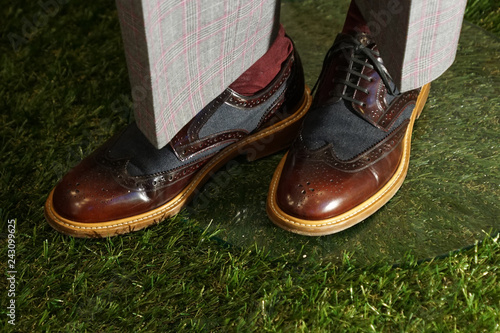 man's  feet in shoes