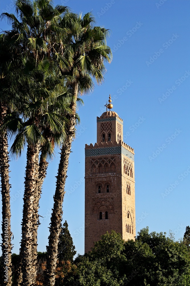 Fototapeta premium Mezquita de Kutubia o Koutoubia en Marrakech, Marruecos.