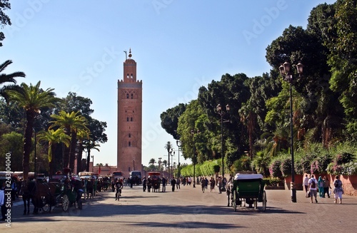 Torre de la mezquita de Kutubia en Marrakech, Marruecos. photo