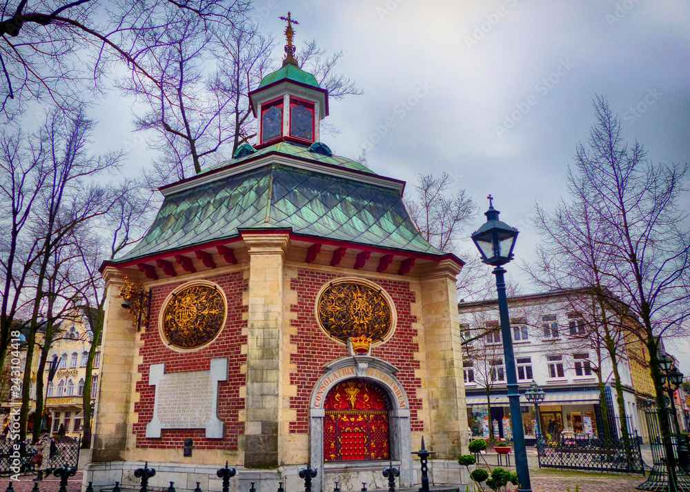 Obraz premium Historische kleine Kapelle an der Basilika in Kevelaer