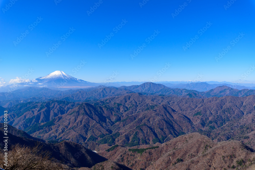 丹沢・道志山塊と富士山