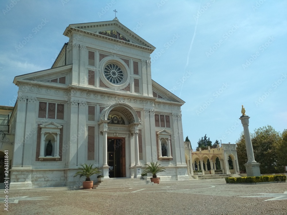 Obraz premium Santuario Gesù Bambino di Praga, Italy