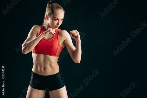 Quadro su tela furious angry athelet is boxing witha somebody