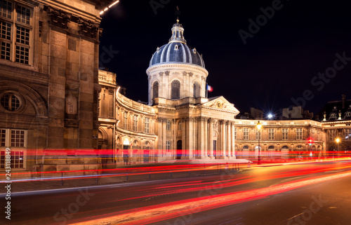 Institut de France at night © Philipp D.