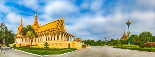Tableau sur toile The throne hall inside the Royal Palace in Phnom Penh, Cambodia