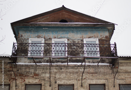 facade of an old house © Alexnow