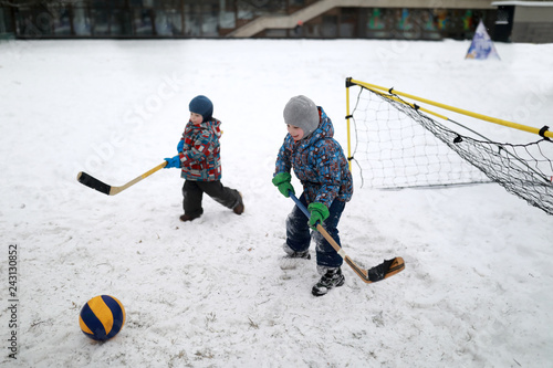 Slika na platnu Children play bandy