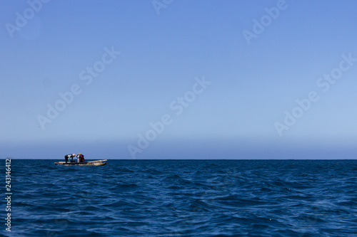 pescadores en el mar