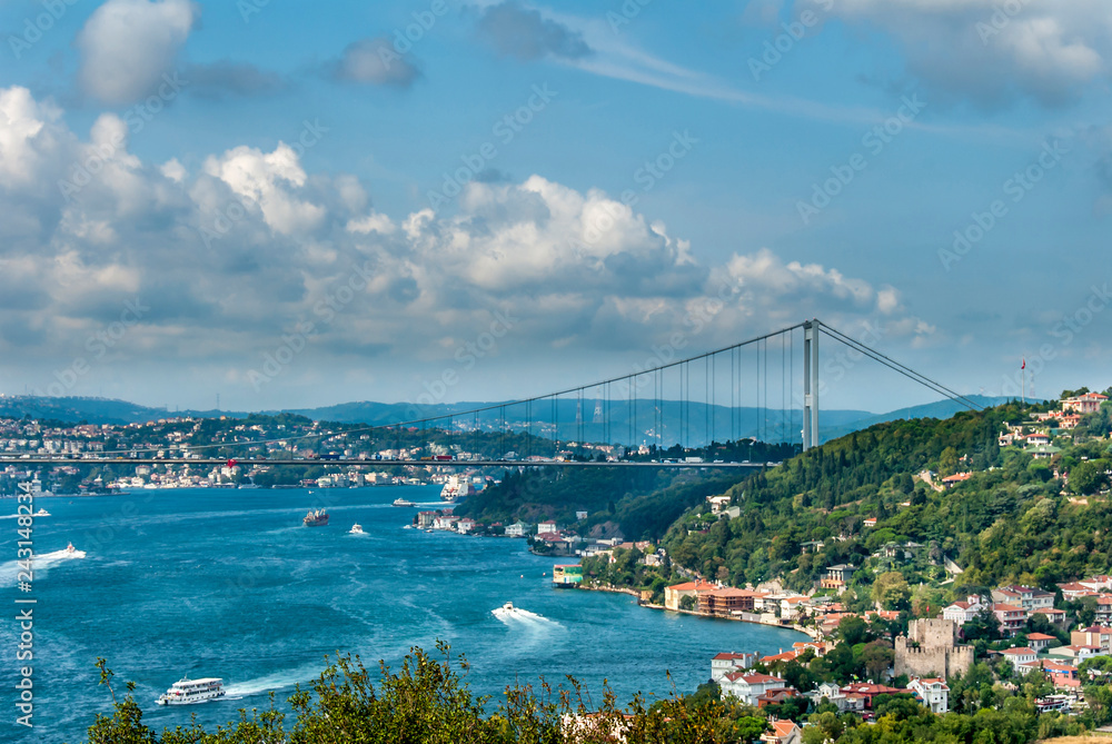 Naklejka premium Istanbul, Turkey, 20 August 2016: Bosphorus, Fatih Sultan Mehmet Bridge