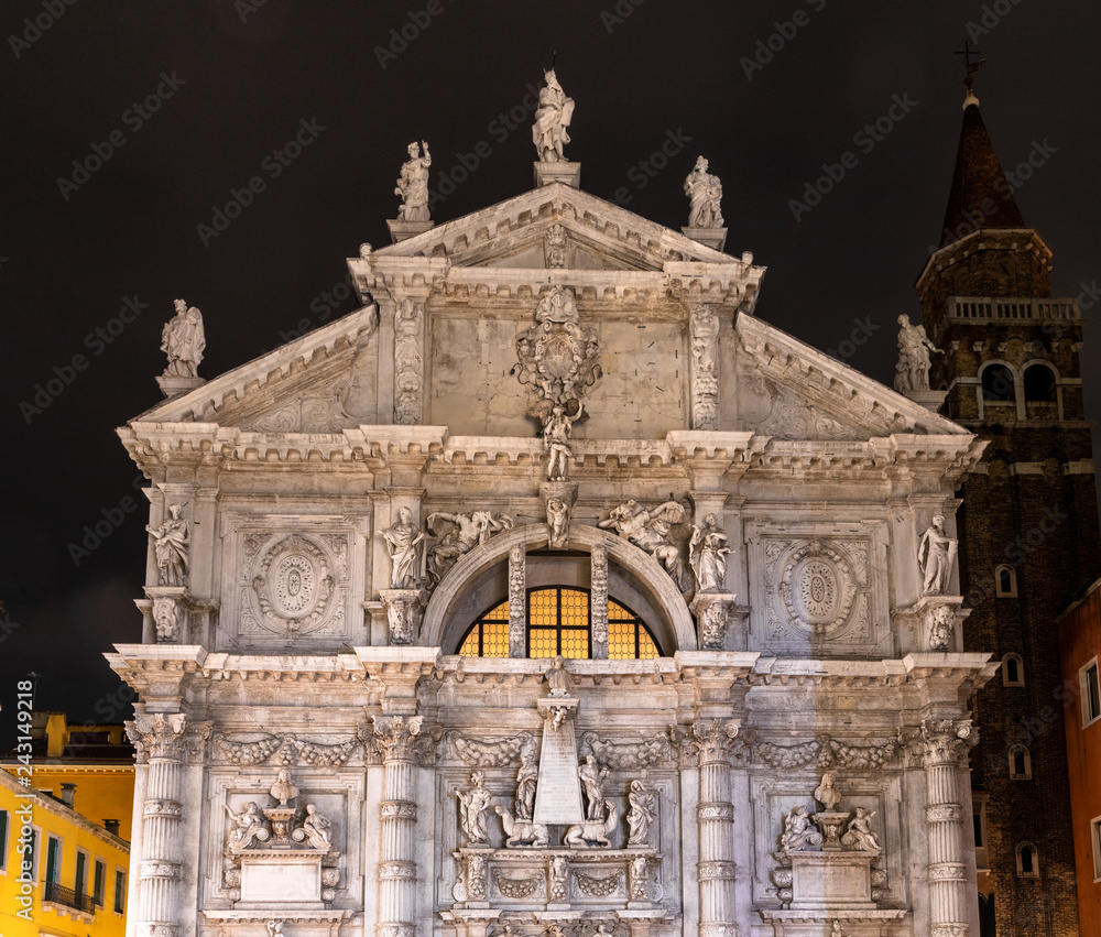 Obraz premium Baroque facade of San Moise at night