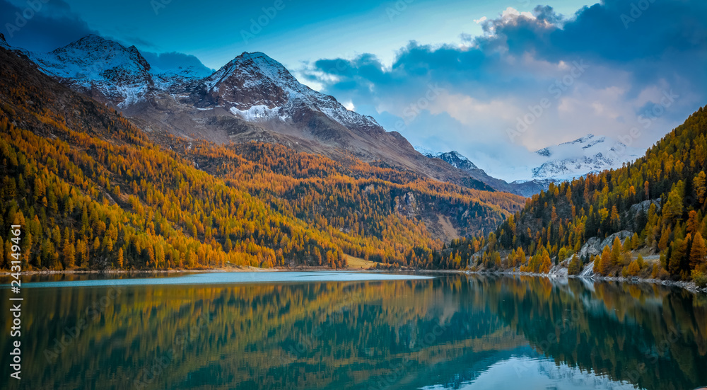 Fototapeta premium Lago di Gioveretto (Zufrittsee) during autumn, Martello Valley, Venosta Valley, province of Bolzano, South Tyrol, northern Italy, Europe.Beauty of nature concept background.