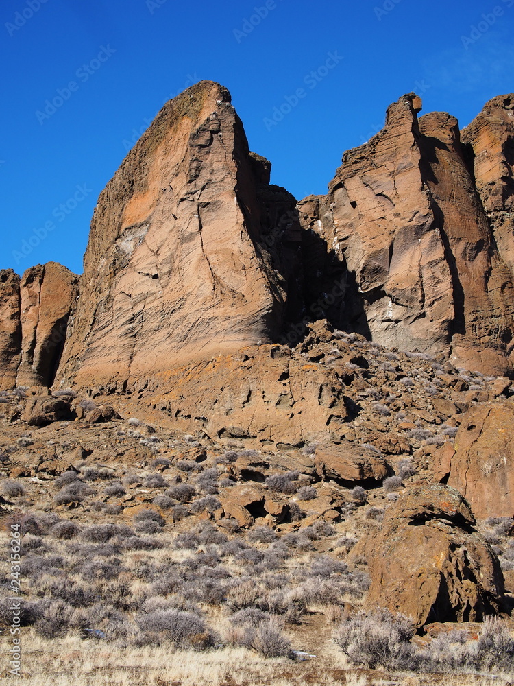 Fototapeta premium Rugged Fort Rock