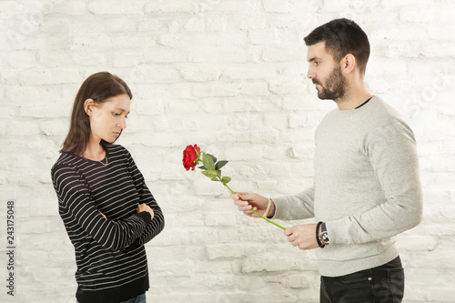Foto vPortrait of a young couple having conflict