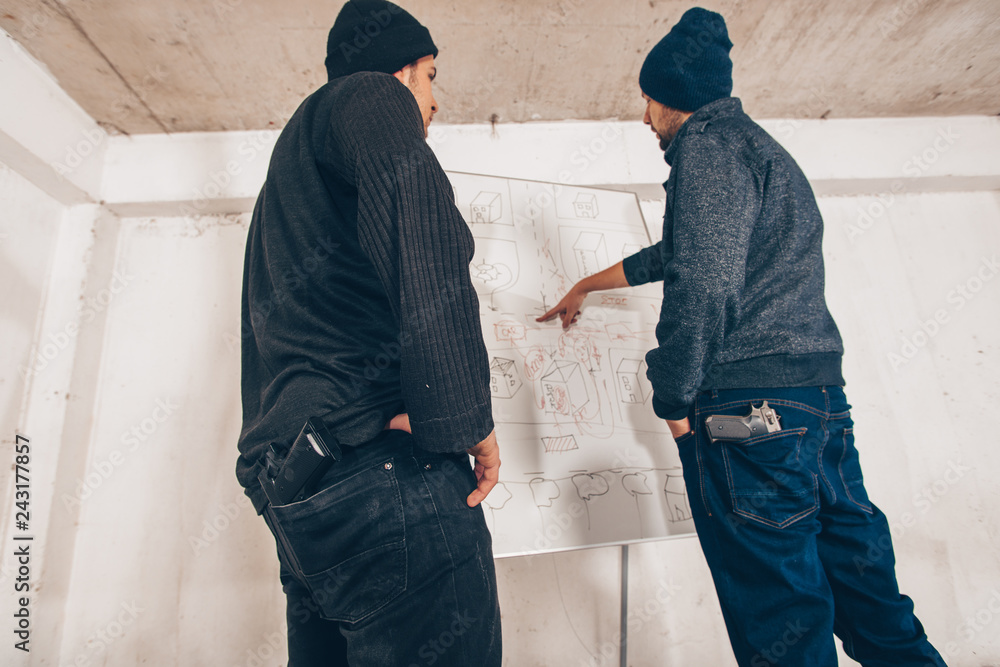 Mafia guys planning robbery on city map