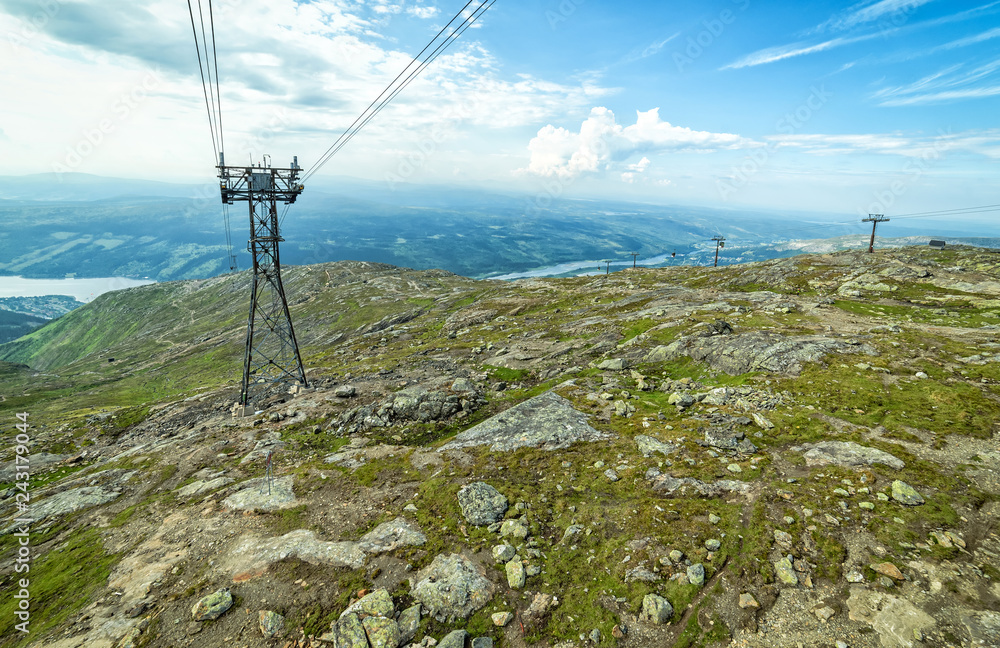 Obraz premium Cabin lift trails in Swedish mountains